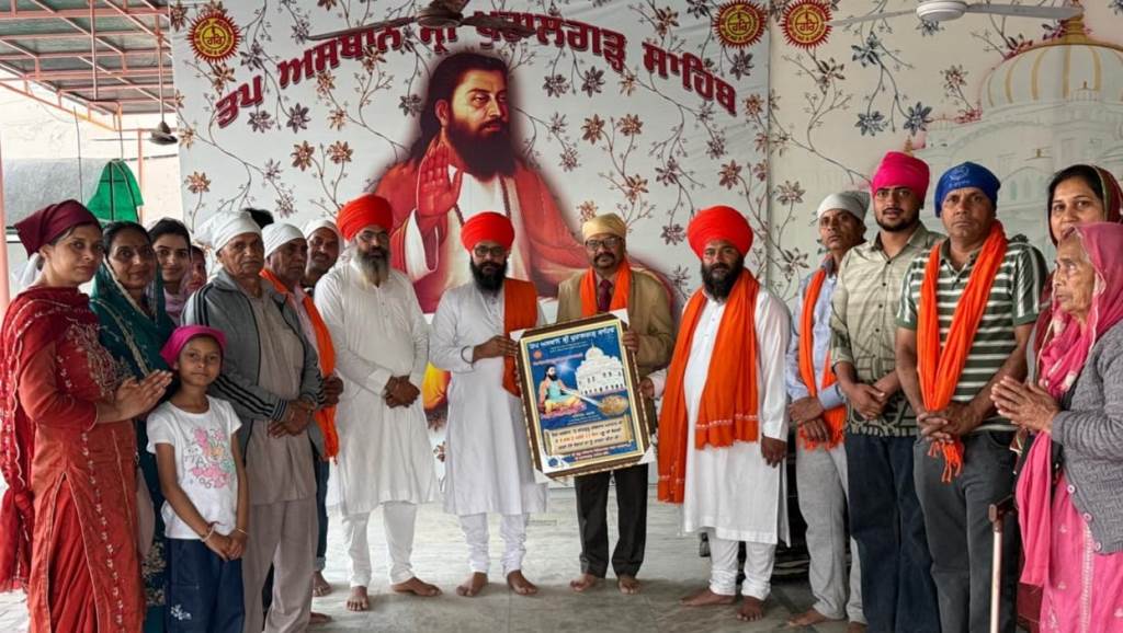 Renowned social worker Dr CL Momi along with his family paid obeisance at the Shri Khuralgarh Sahib Tapasya
